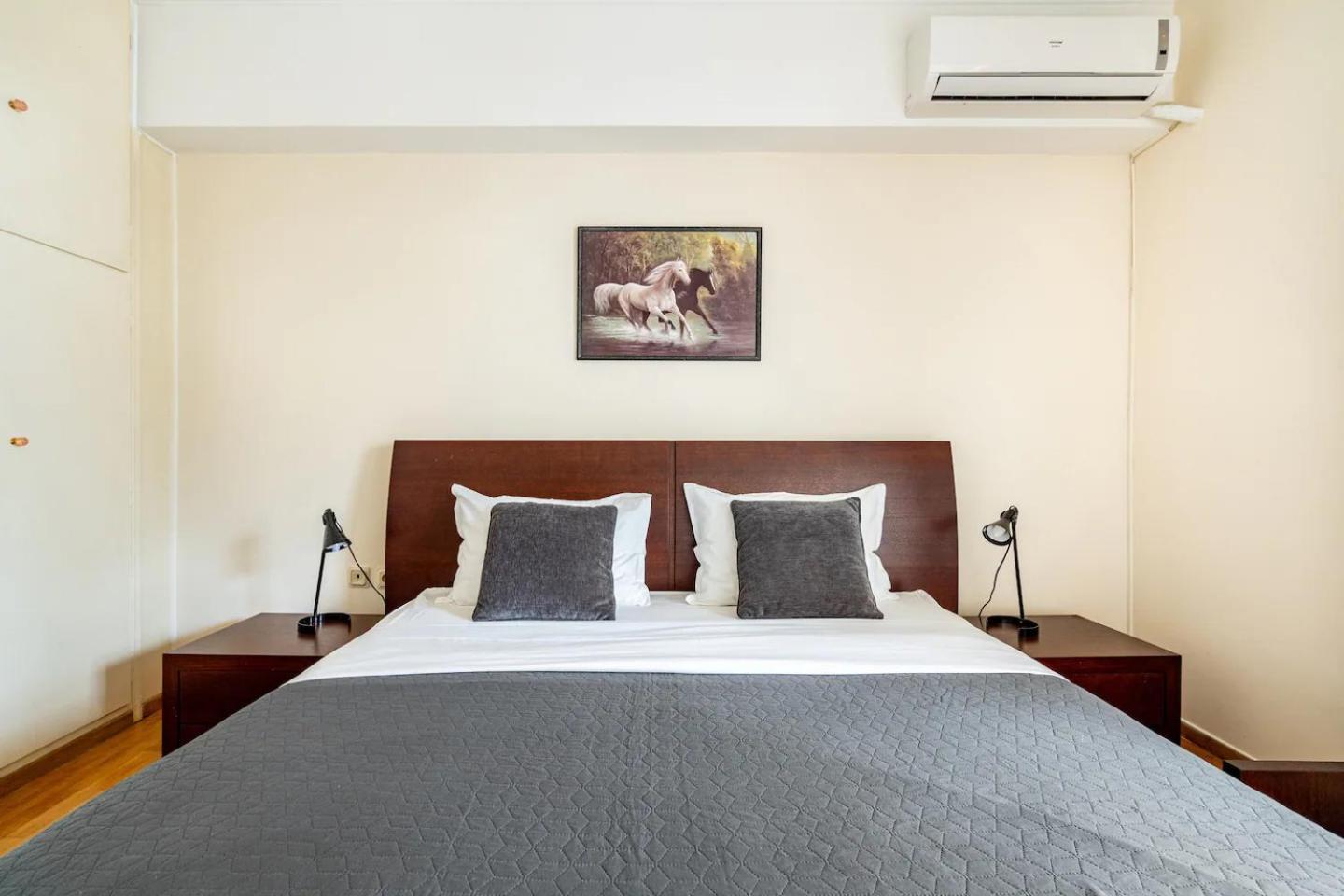 Apartment Live Like An Athenian!