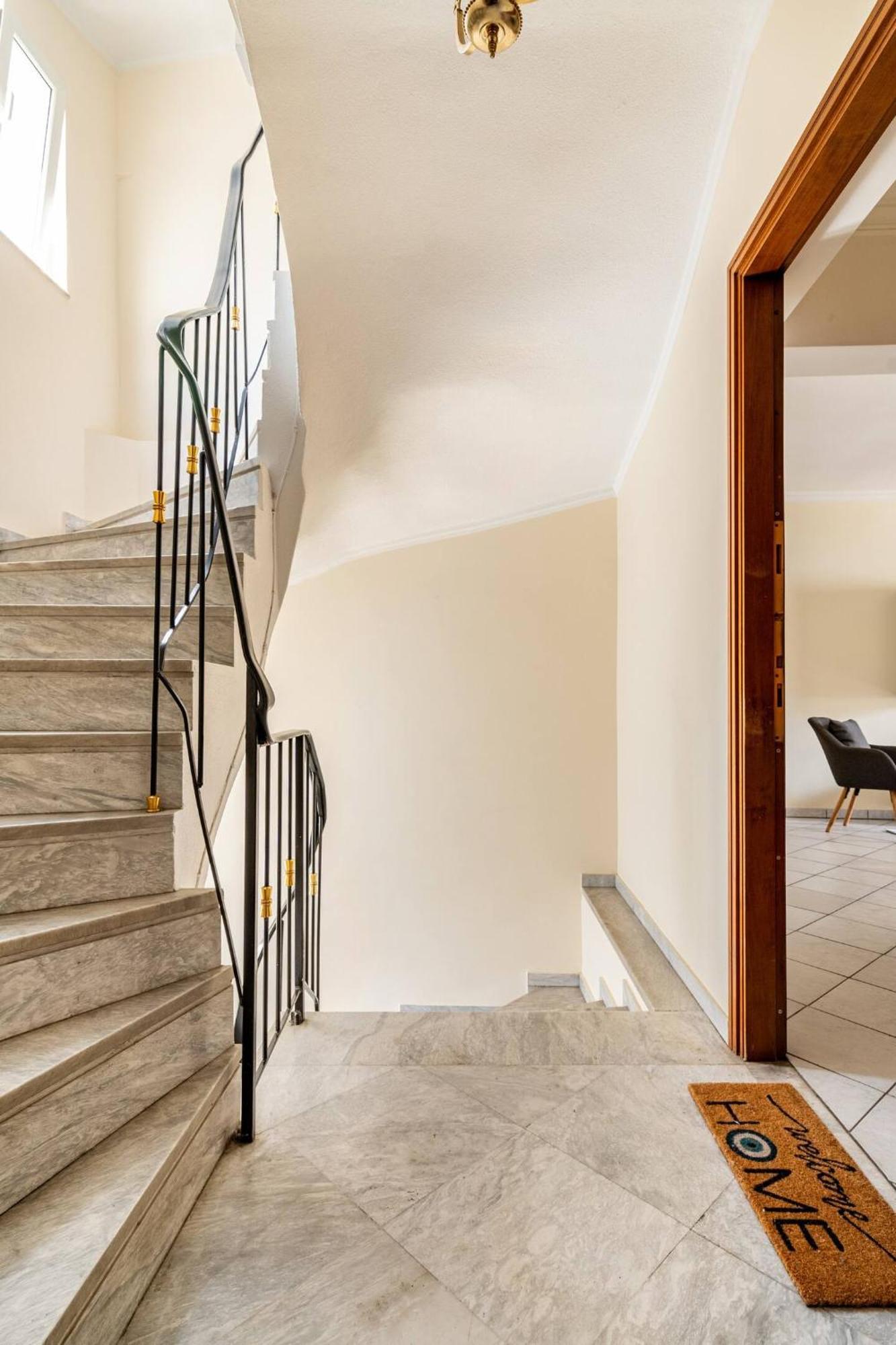 Live Like An Athenian! *